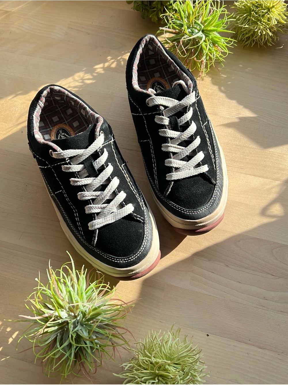 Simple Black Suede Leather Canvas Low Cut-top athletic Sneaker Shoes Size 6.5